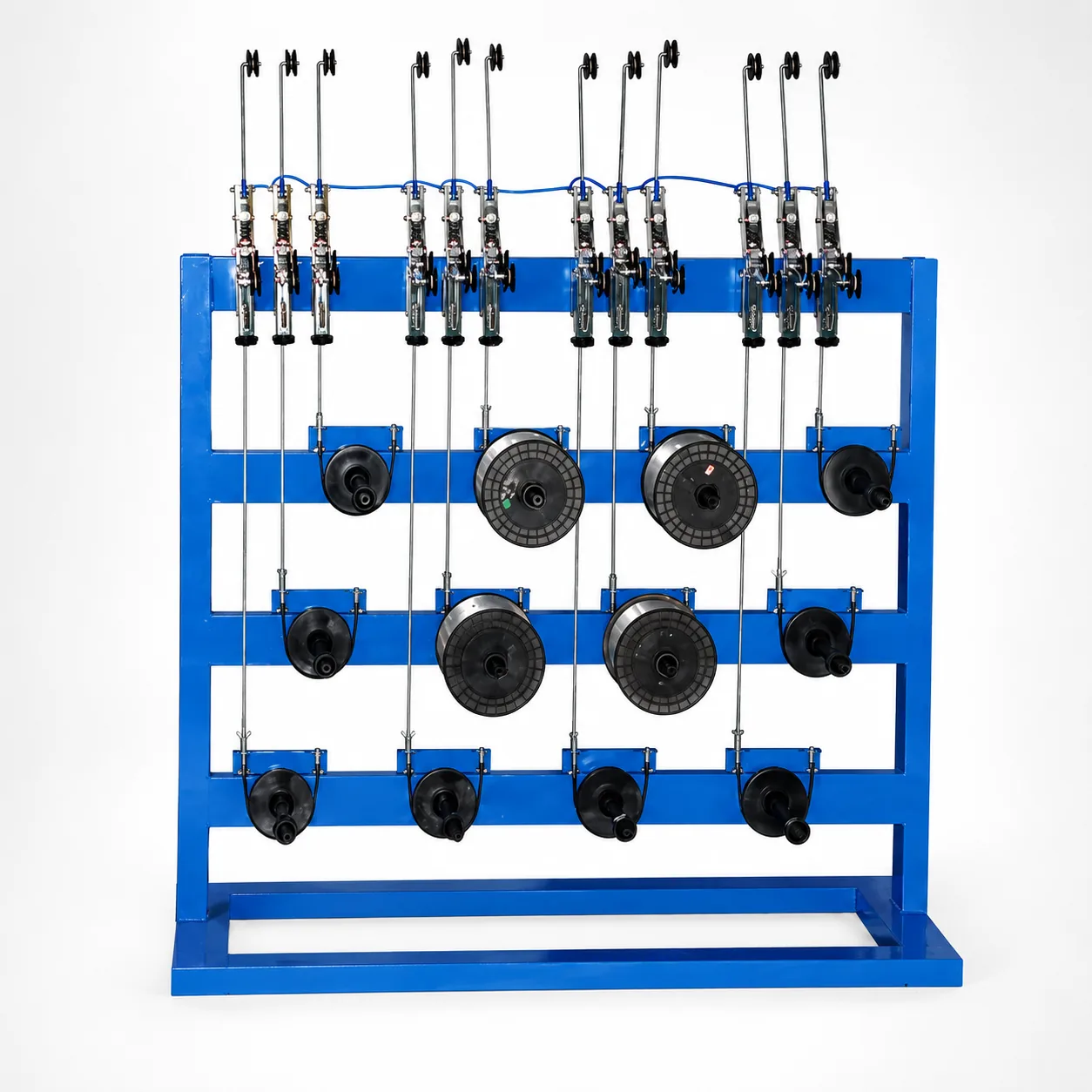 Pay-off stand for controlled material supply before braiding